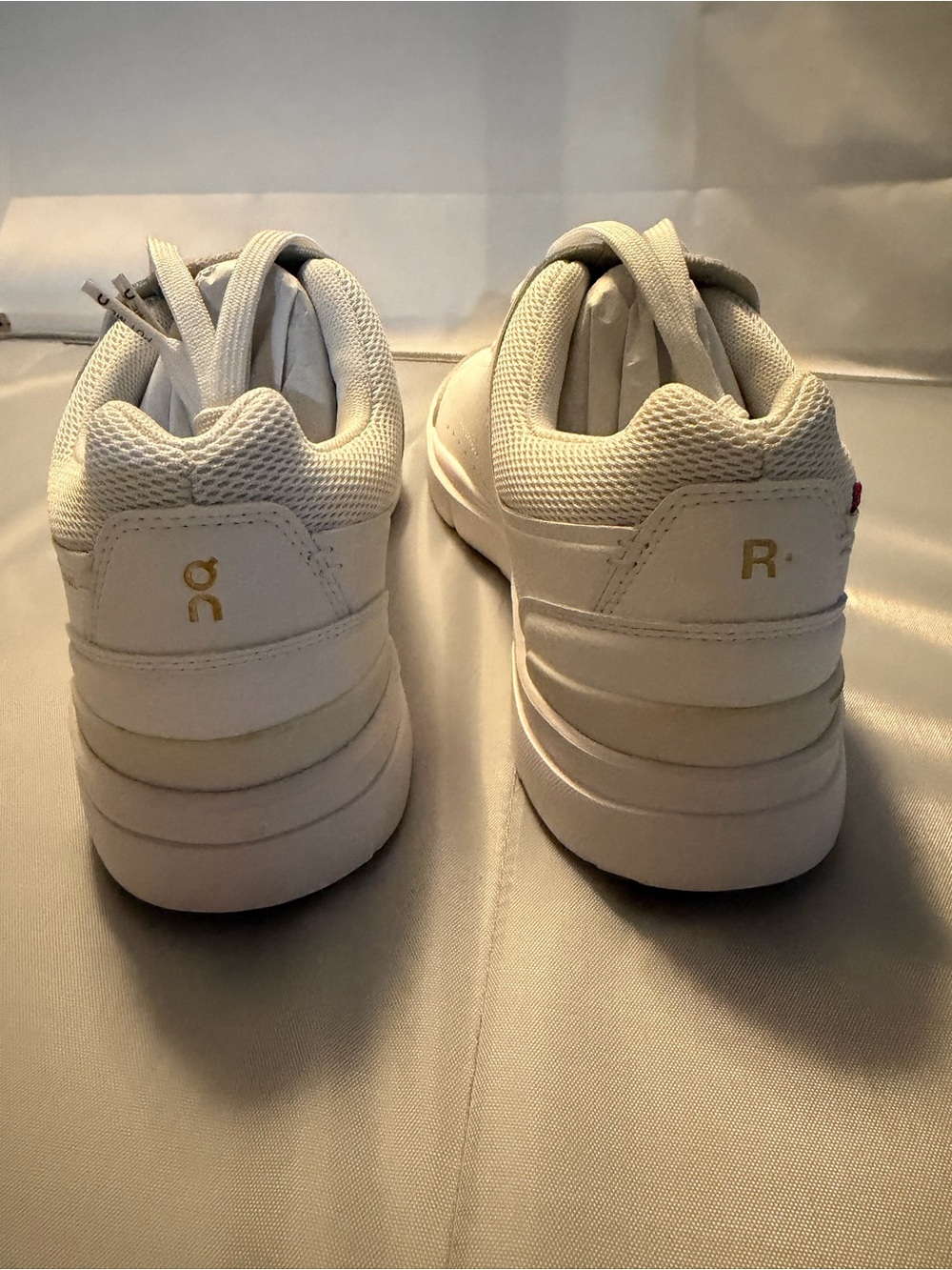 On The Rodger Center Court White Low-Top Lace-Up Sneakers Women’s Size 10 - Picture 3 of 8
